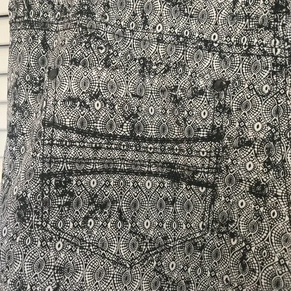 Bandolino Modern Fit Stretch Amy 5-Pocket Shorts - Size 6 - Picture 5 of 6